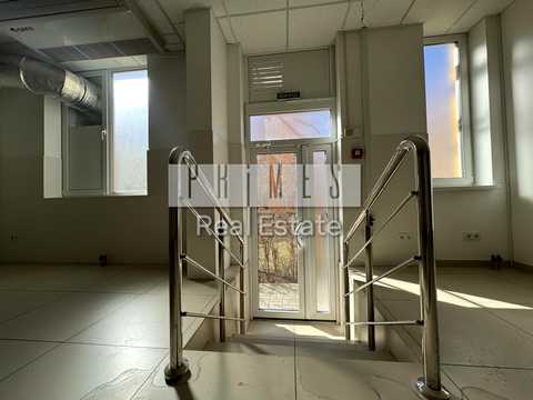 комерційна за адресою Регенераторна вул., 4