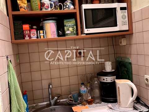 комерційна за адресою Мала Житомирська вул., 18