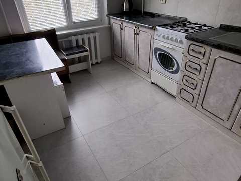 квартира за адресою Автозаводська вул., 20