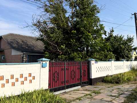 будинок за адресою с. Студениця, Центральна, 8