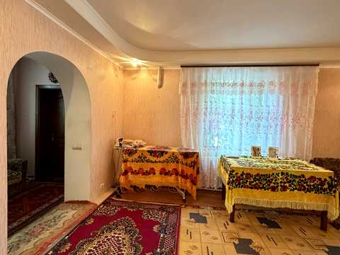 будинок за адресою с. Студениця, Центральна, 8