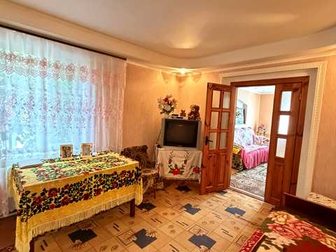 будинок за адресою с. Студениця, Центральна, 8
