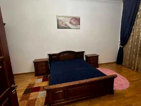 квартира за адресою Євгена Коновальця вул. (), 3