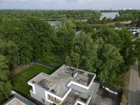 будинок за адресою Квітнева