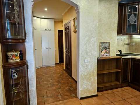 квартира за адресою Раїси Окіпної вул., 4-А