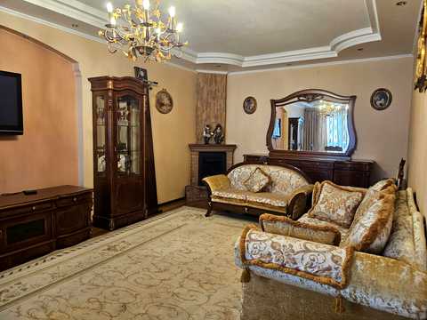 квартира за адресою Раїси Окіпної вул., 4-А