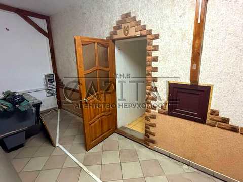 комерційна за адресою Центральна вул., 5