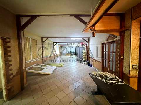 комерційна за адресою Центральна вул., 5