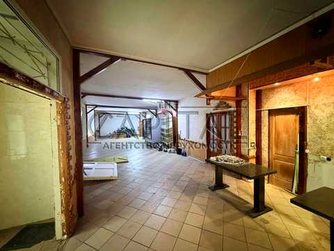 комерційна за адресою Центральна вул., 5