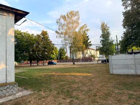 комерційна за адресою Центральна вул., 5