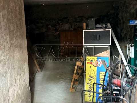 комерційна за адресою Центральна вул., 5
