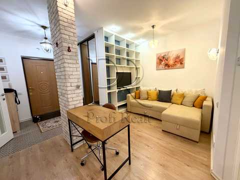 квартира за адресою Регенераторна вул., 4 к4