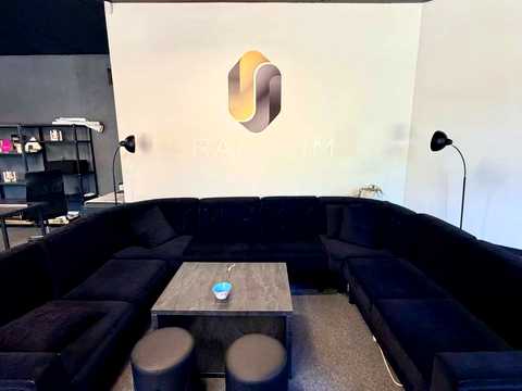 комерційна за адресою Олександра Довженка вул., 31-В, к.3