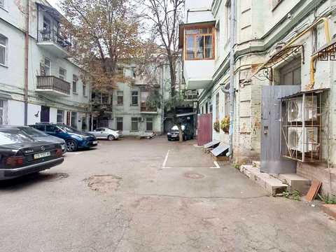 коммерческая по адресу Межигорская ул., 22