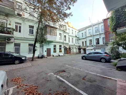 коммерческая по адресу Межигорская ул., 22