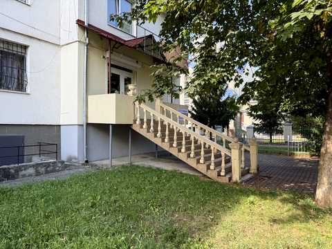 комерційна за адресою Степана Ленкавського вул., 5Д
