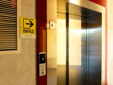 паркомісце за адресою Київ, Тепловозна вул., 28