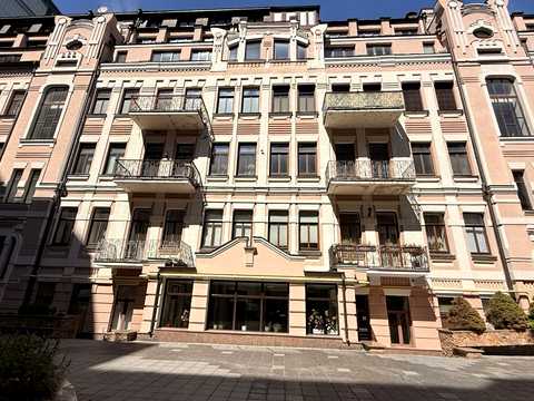 комерційна за адресою Велика Житомирська вул., 20-А