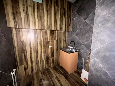 комерційна за адресою Андрія Мельника вул., 9-А