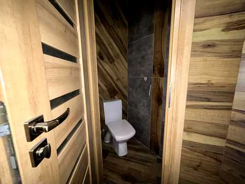 комерційна за адресою Андрія Мельника вул., 9-А