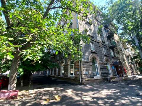 квартира за адресою Утьосова вул., 13