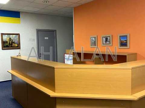 комерційна за адресою Євгена Коновальця вул. (Щорса), 31