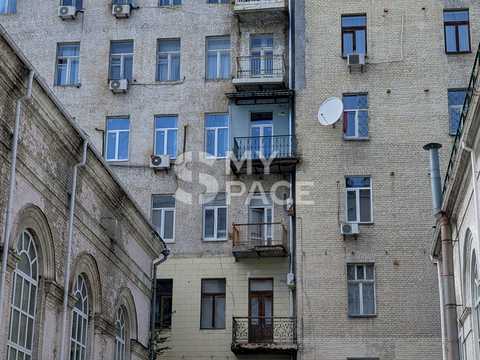 комерційна за адресою Хрещатик вул. (Kreschatic), 8