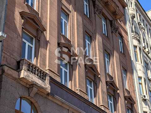 комерційна за адресою Хрещатик вул. (Kreschatic), 8