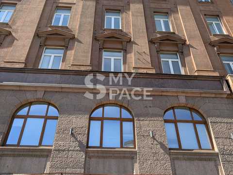 комерційна за адресою Хрещатик вул. (Kreschatic), 8
