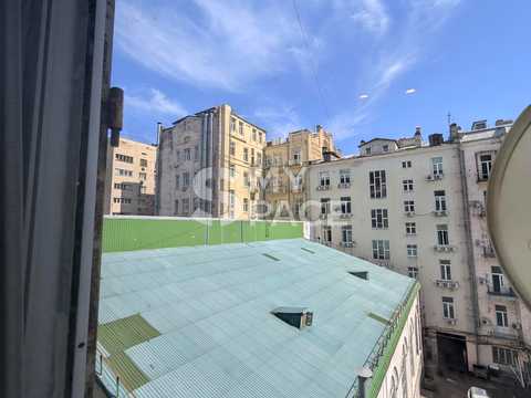 комерційна за адресою Хрещатик вул. (Kreschatic), 8