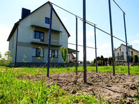 будинок за адресою с. Зміїнець, Ставкова вул., 21