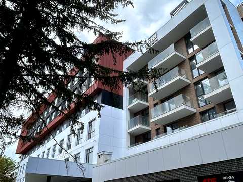 комерційна за адресою Зелена вул., 111-Б