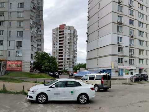 комерційна за адресою Академіка Булаховського вул., 5-Б