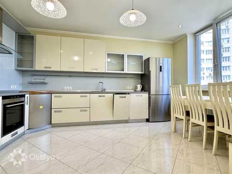 квартира за адресою Срібнокільська вул., 1