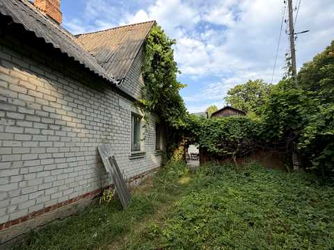 будинок за адресою с. Малі Кошарища, Зарічна, 1б