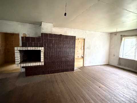 будинок за адресою с. Малі Кошарища, Зарічна, 1б