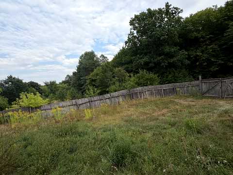 будинок за адресою с. Малі Кошарища, Зарічна, 1б