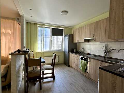 квартира за адресою Перлинна вул., 7
