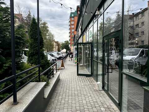 комерційна за адресою Чернівці, Чорноморська вул., 4