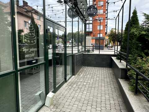 комерційна за адресою Чернівці, Чорноморська вул., 4