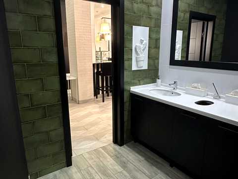 комерційна за адресою Чернівці, Чорноморська вул., 4