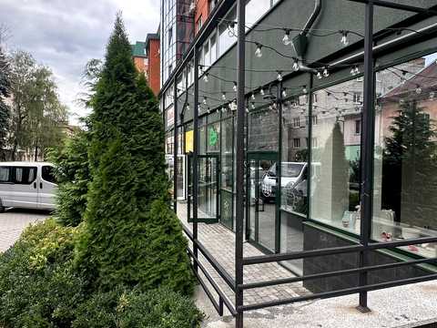 комерційна за адресою Чернівці, Чорноморська вул., 4