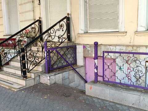 комерційна за адресою Садова вул., 14