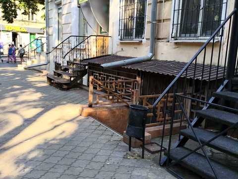 комерційна за адресою Садова вул., 14
