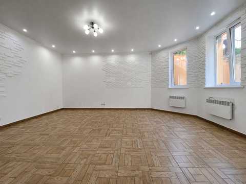 комерційна за адресою Миру вул., 40