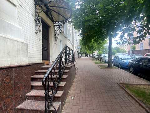 комерційна за адресою Володимирська вул., 23А