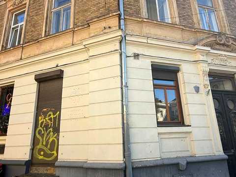 комерційна за адресою Пекарська вул., 34