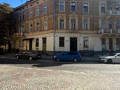 комерційна за адресою Пекарська вул., 34