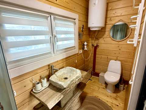 комерційна за адресою Джерельна вул., 3б