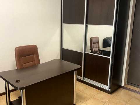 комерційна за адресою Дніпровська набережна вул., 14